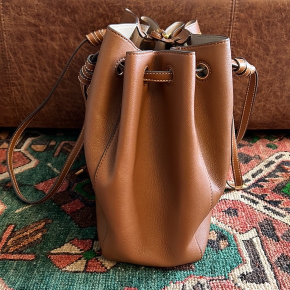 Tory Burch adjustable lambskin bucket tote - RARE - Picture 5 of 8